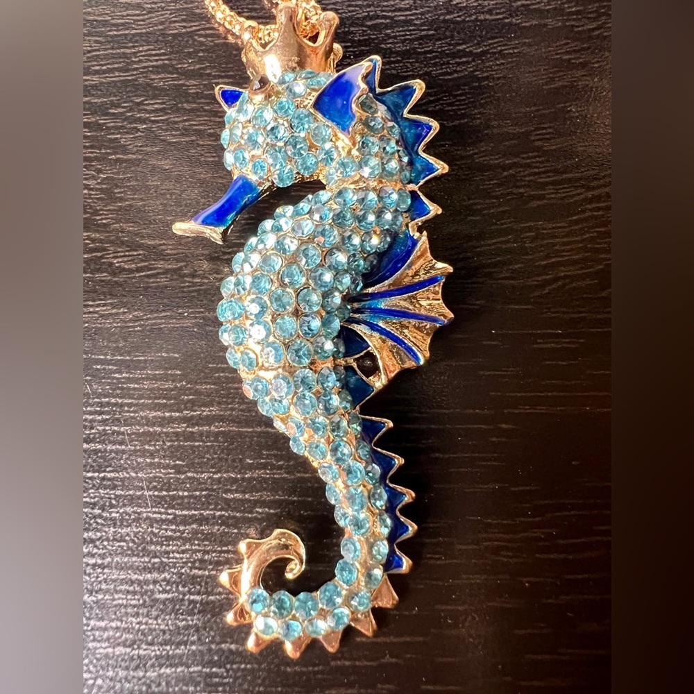 🌊 NWT! Blue Seahorse Rhinestone Necklace